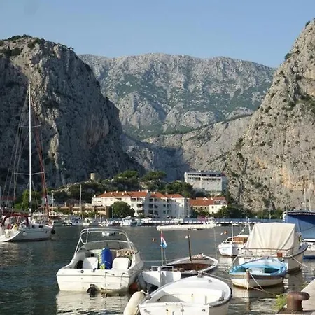 Villa Mama - Traditional Apartments In Omis, Free Parking Exterior foto