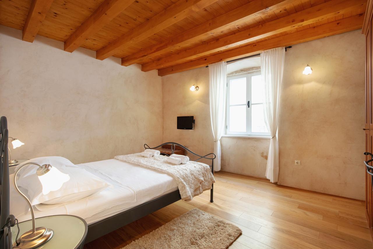 Mama - Traditional In Omis, Free Parking Apartamento Omiš