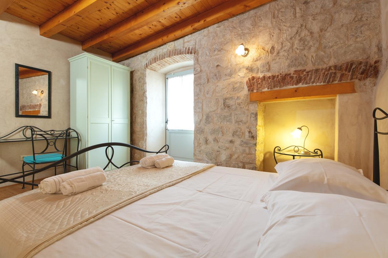 Apartma Mama - Traditional In Omis, Free Parking Omis