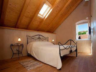Apartma Mama - Traditional In Omis, Free Parking